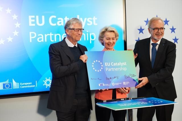 Ursula von der Leyen, Bill Gates i Werner Hoyer